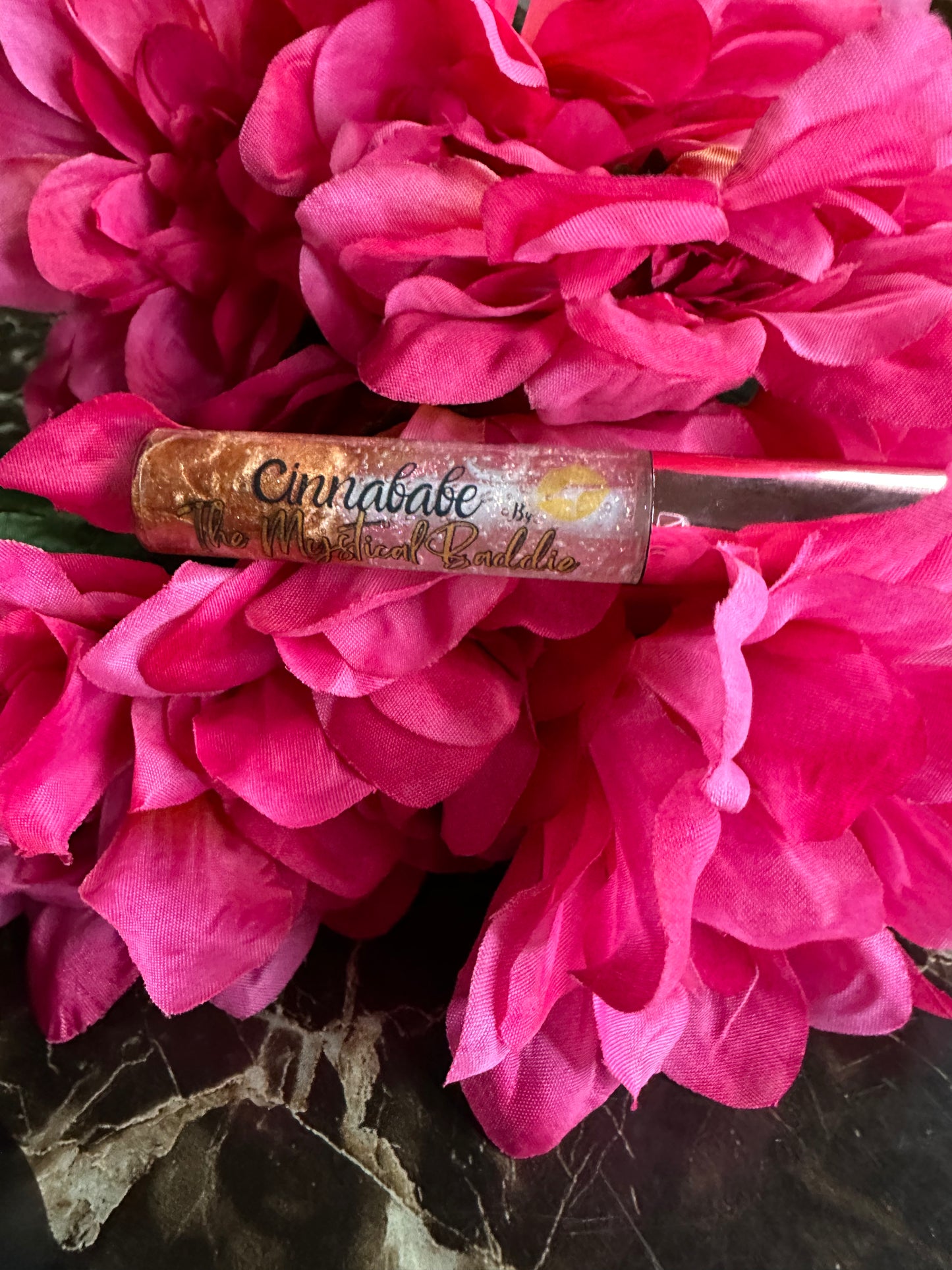 Cinnababe Shimmering Lip Gloss with Red Agate