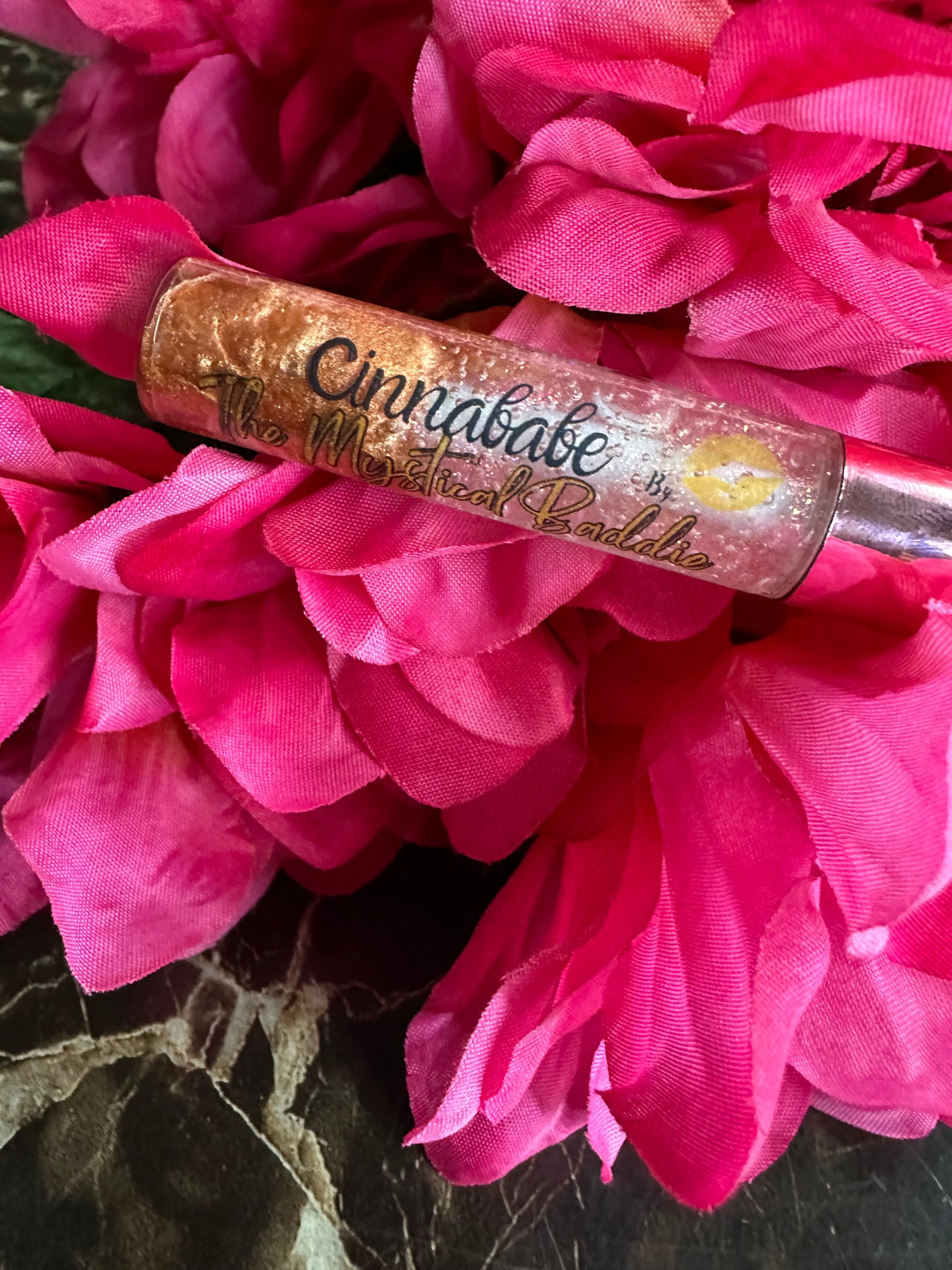 Cinnababe Shimmering Lip Gloss with Red Agate